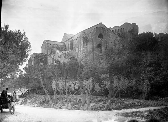 Abbaye de Montmajour (ancienne) Eglise, et donjon en arrière-plan, Enlart, Camille (historien), 