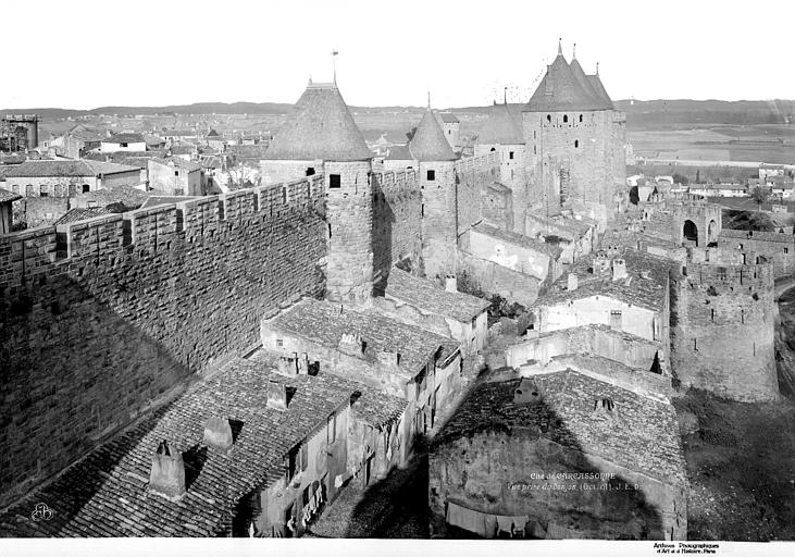 Cité Remparts de la tour de Davéja à la tour du Trésau, vue prise de la tour du Papegay, Durand, Jean-Eugène (photographe), 