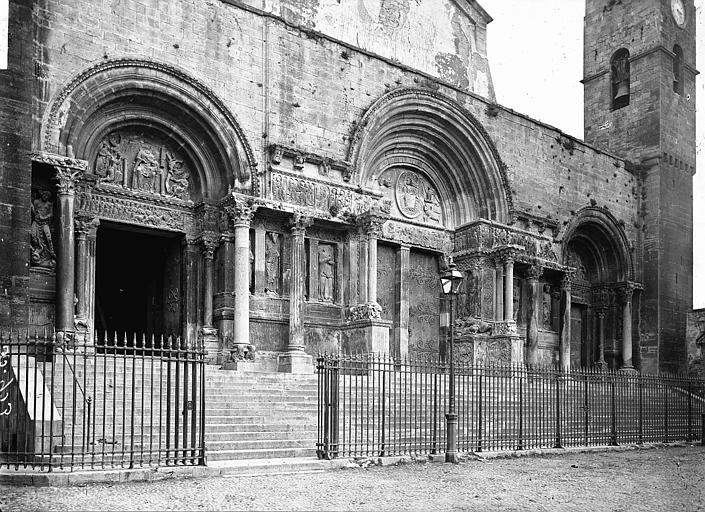 Eglise abbatiale Saint-Gilles Façade aux trois portails, Enlart, Camille (historien), 